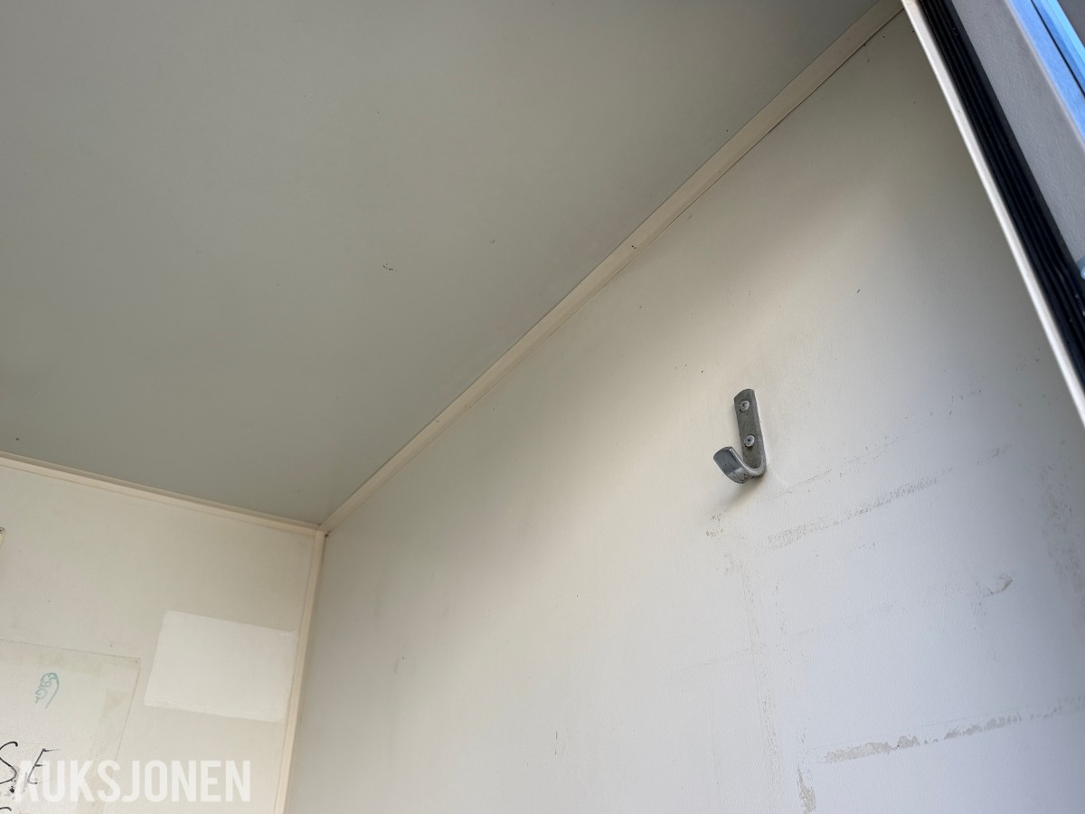 Danfo toalett med strøm og lys