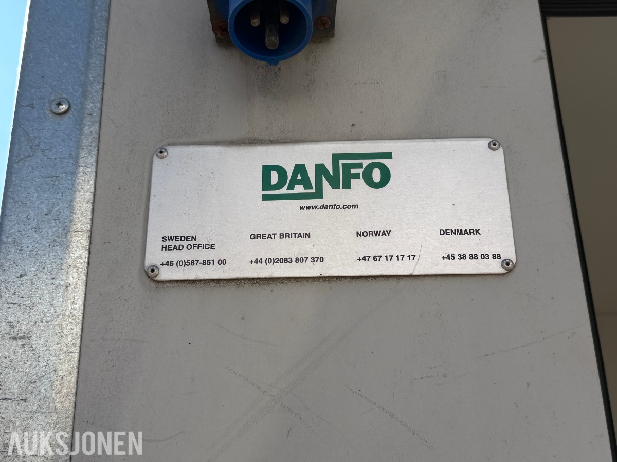 Danfo toalett med strøm og lys