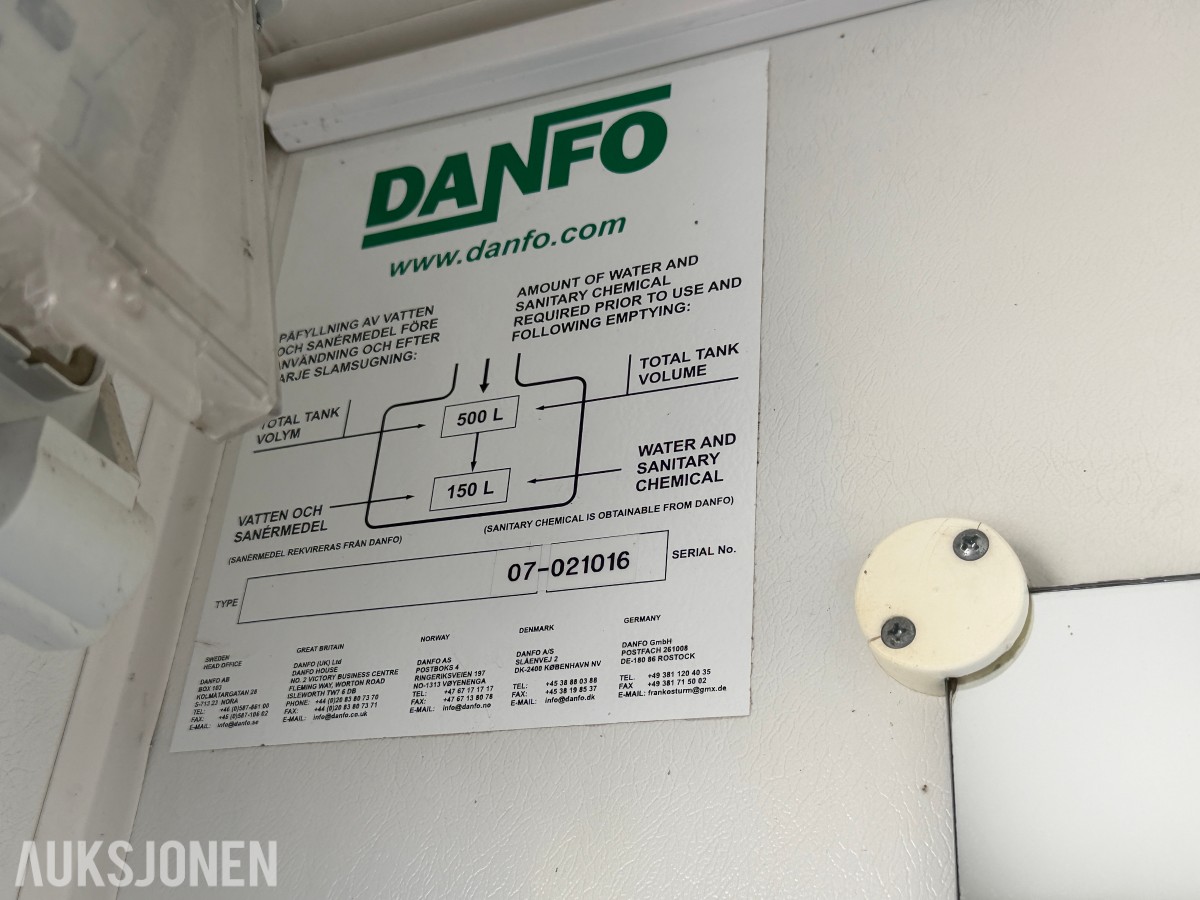 Danfo toalett med strøm og lys