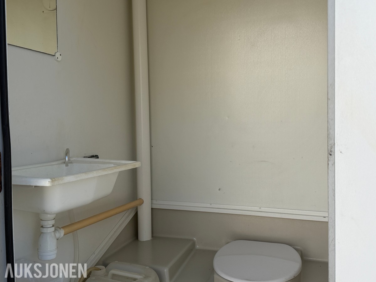 Danfo toalett med strøm og lys