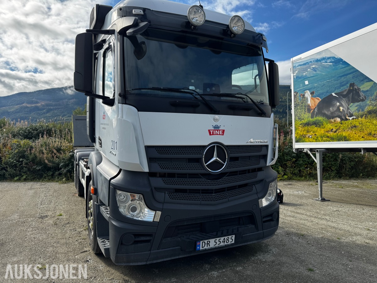 2018 Mercedes-Benz Actros 2553 containerchassis, 6x2 og Zepro bakløfter