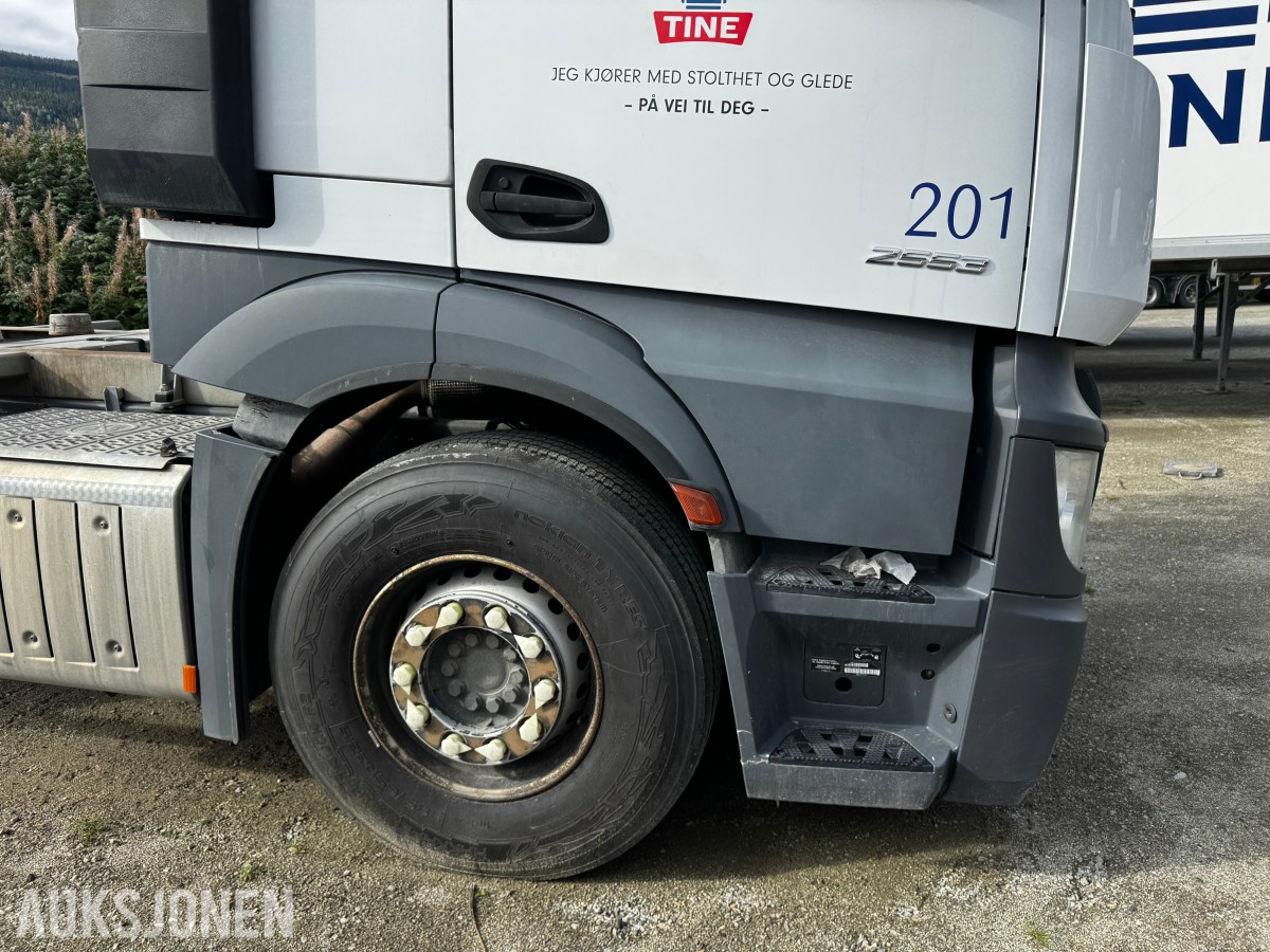2018 Mercedes-Benz Actros 2553 containerchassis, 6x2 og Zepro bakløfter