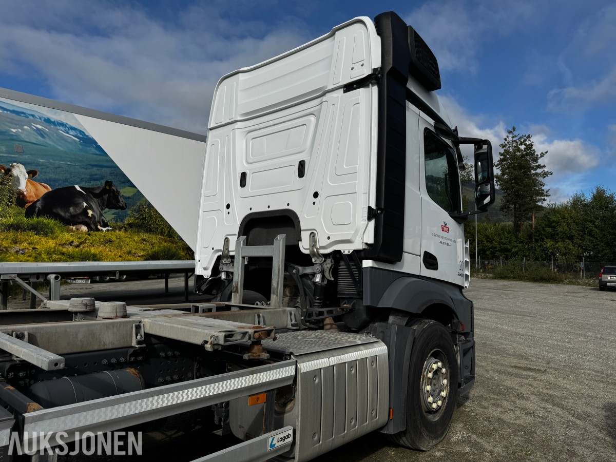 2018 Mercedes-Benz Actros 2553 containerchassis, 6x2 og Zepro bakløfter