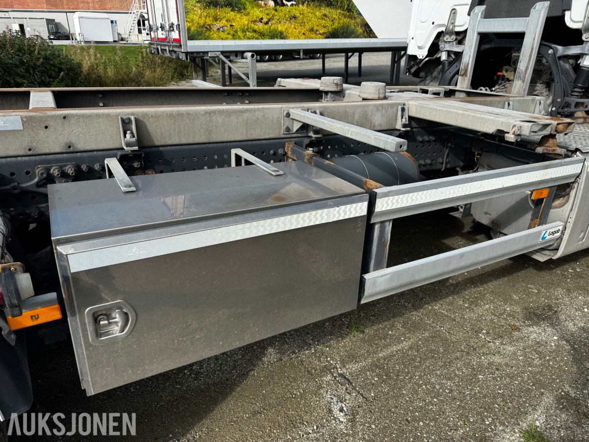 2018 Mercedes-Benz Actros 2553 containerchassis, 6x2 og Zepro bakløfter