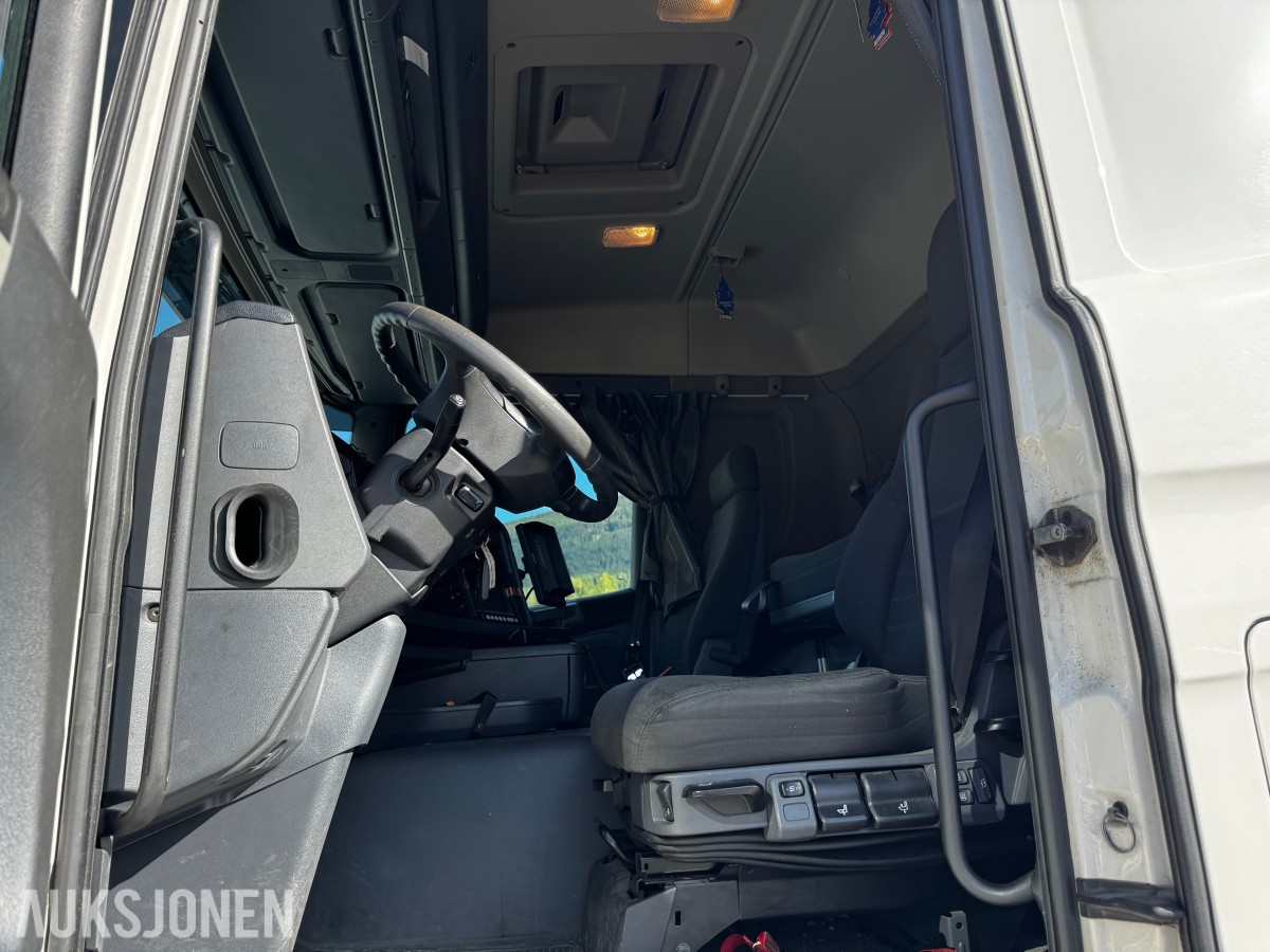 2018 Scania G 490 kjølebil med løftelem. 