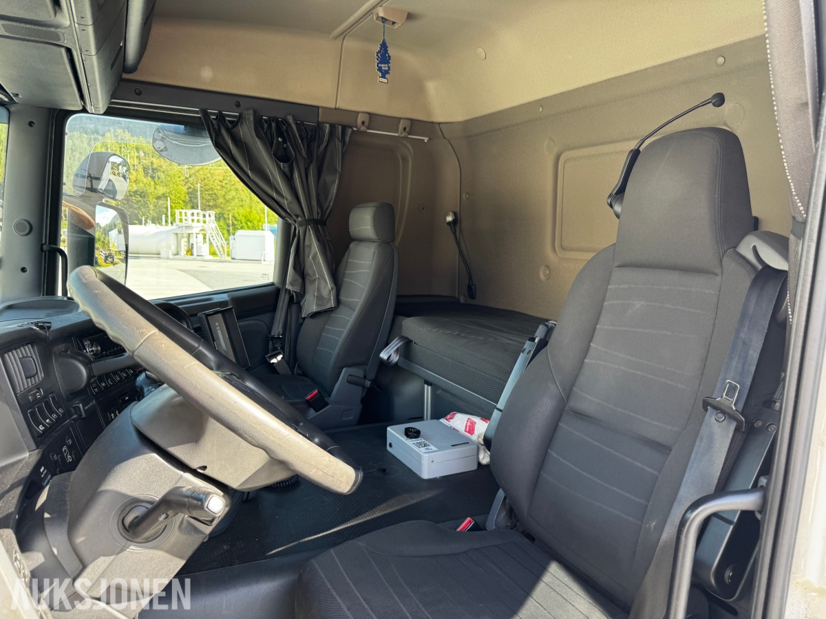 2018 Scania G 490 kjølebil med løftelem. 