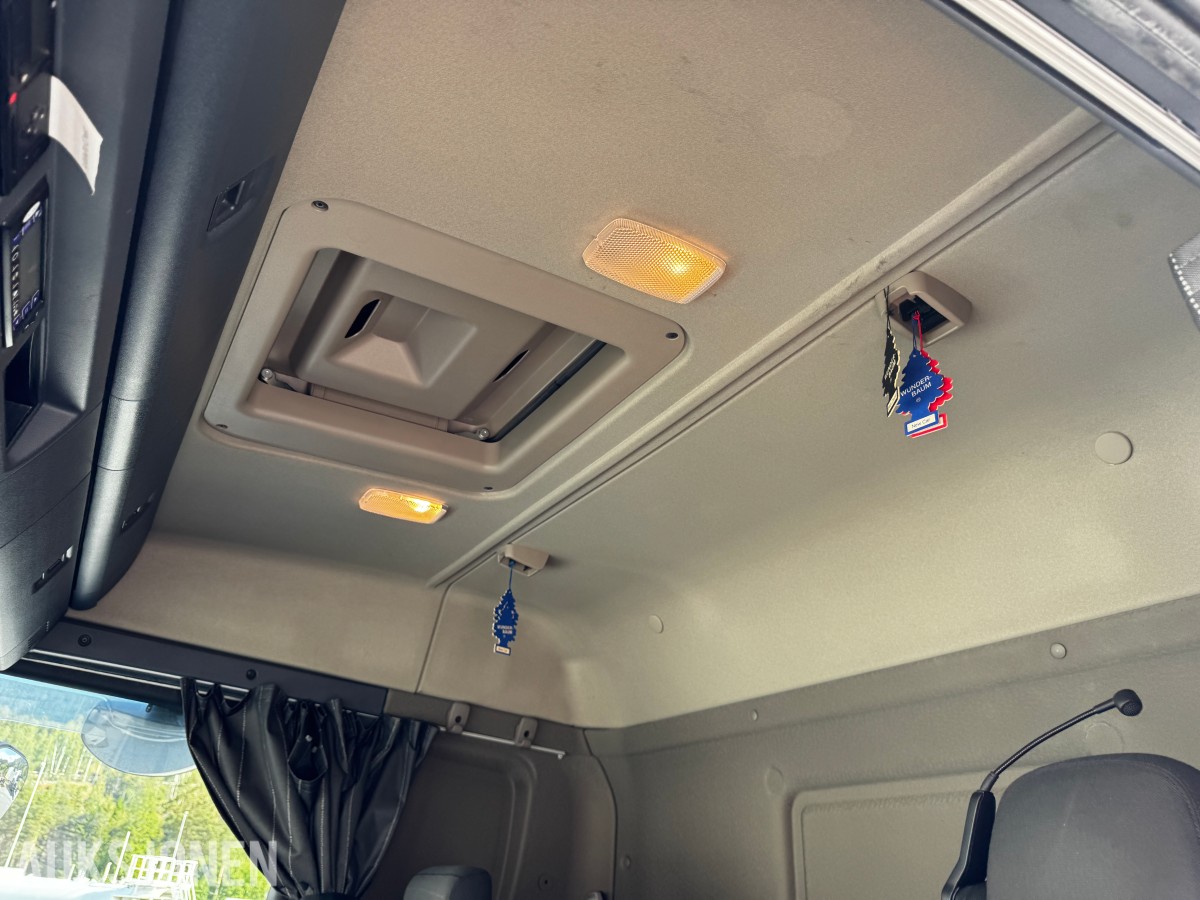 2018 Scania G 490 kjølebil med løftelem. 