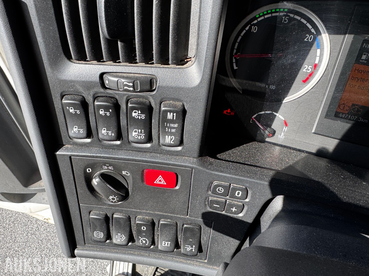 2018 Scania G 490 kjølebil med løftelem. 