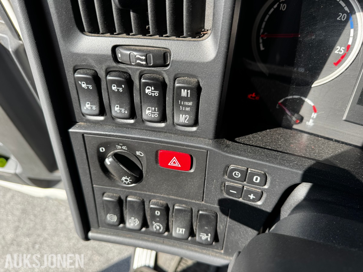 2018 Scania G 490 kjølebil med løftelem. 