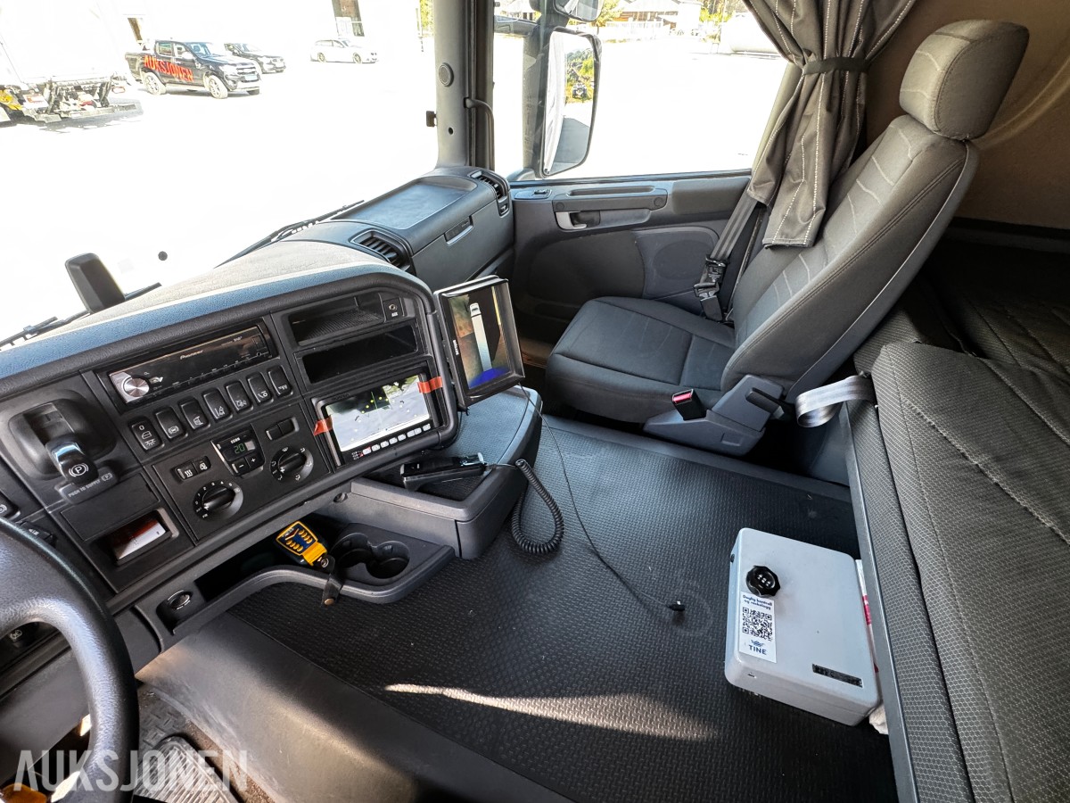2018 Scania G 490 kjølebil med løftelem. 