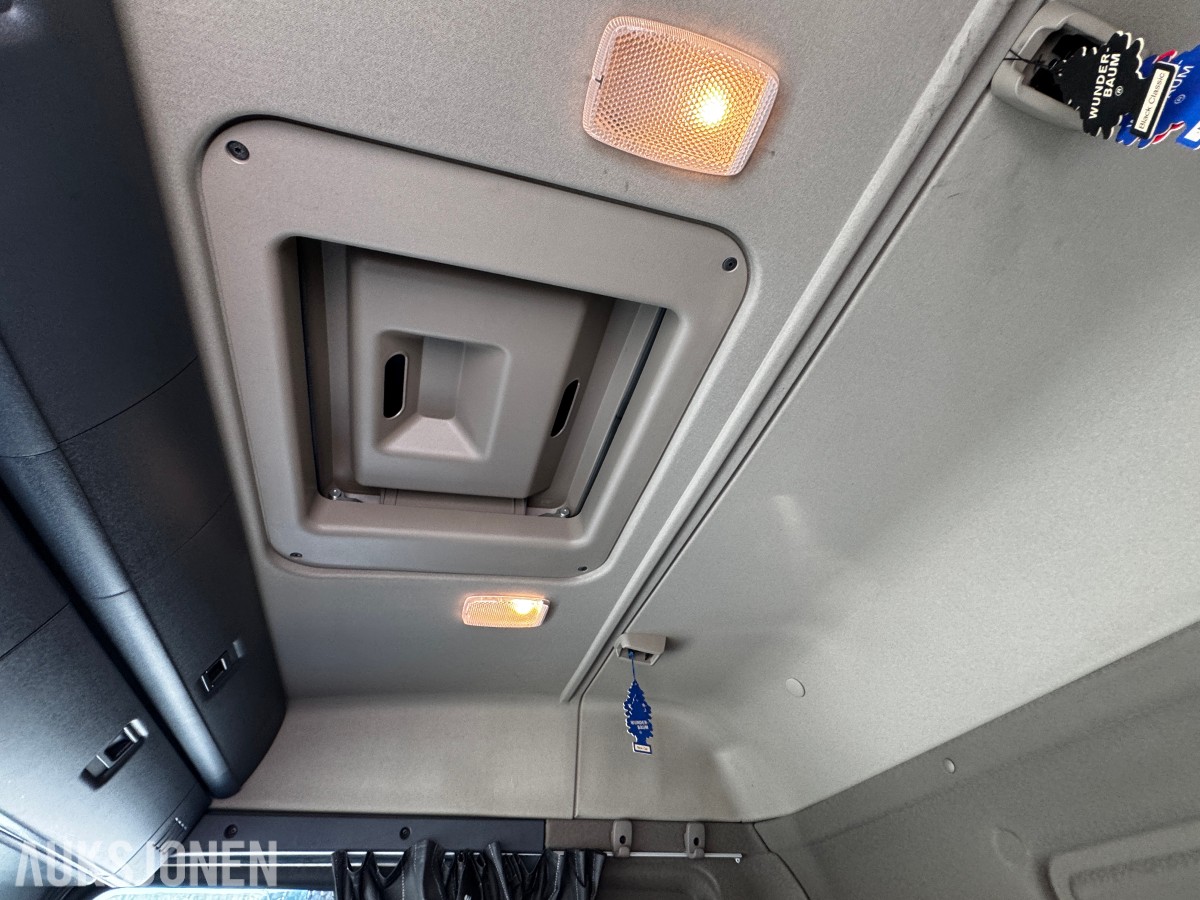 2018 Scania G 490 kjølebil med løftelem. 