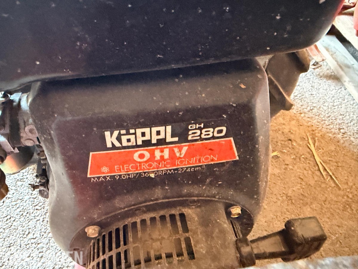 Köppl tohjulstraktor med klippeaggregat – rep.objekt