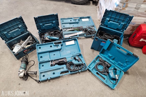 Makita elektroverktøy pakke - 2 stk JR3050T bajonettsag - 6833 gipsskrutrekker - RT0700C overfres - 4351FCT stikksag - 9565C vinkelsliper
