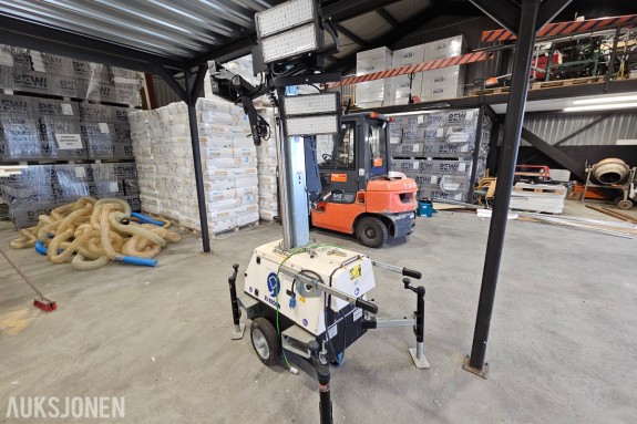 2020 Generac Mobile LINK T4 lystårn - 4 x 240W LED - teleskopmast 6,7 meter - nettdrevet 230V