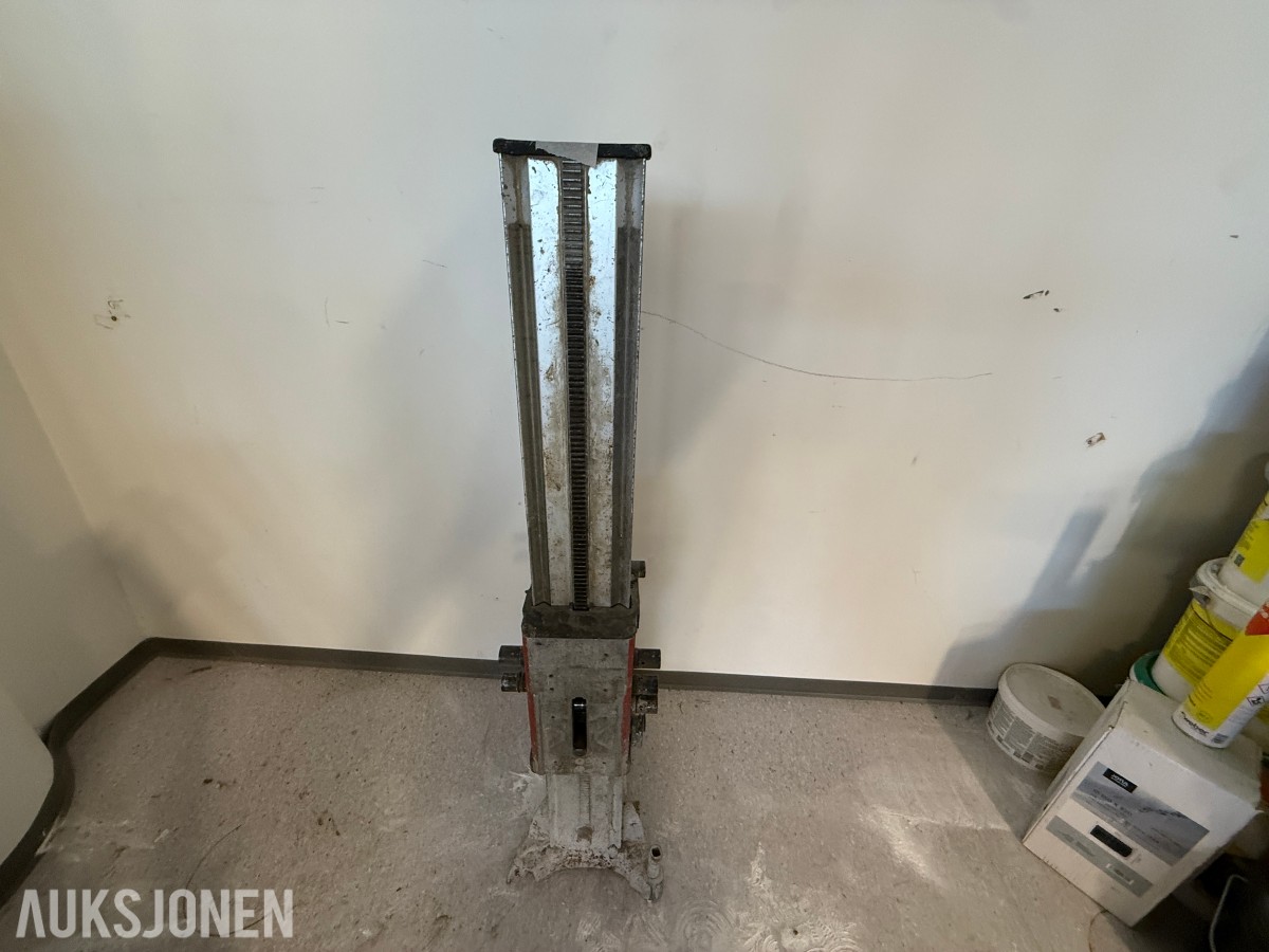 Borestativ for kjerneboring