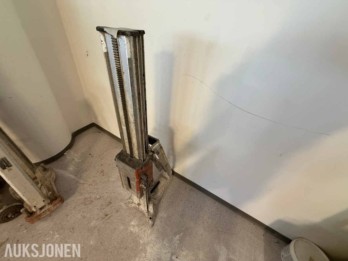 Borestativ for kjerneboring