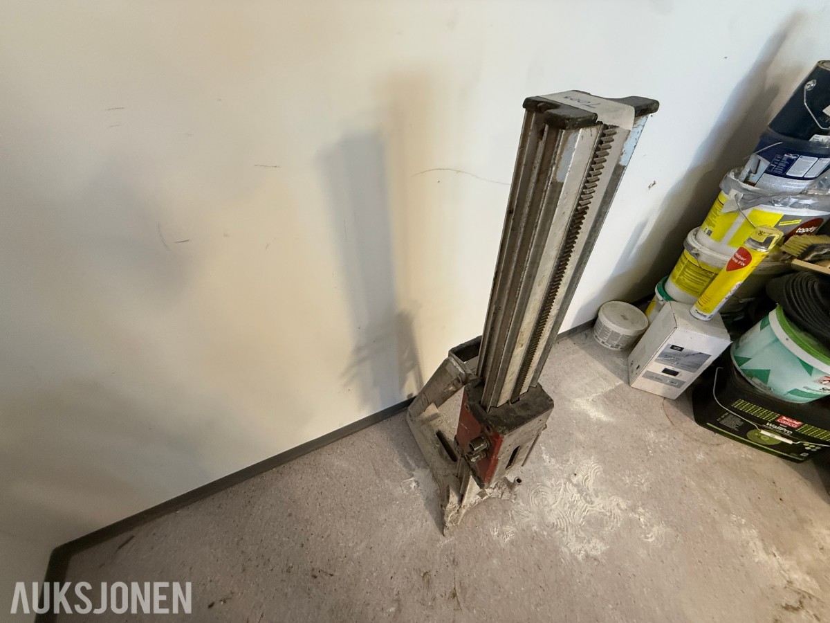 Borestativ for kjerneboring