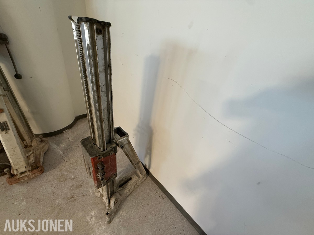 Borestativ for kjerneboring