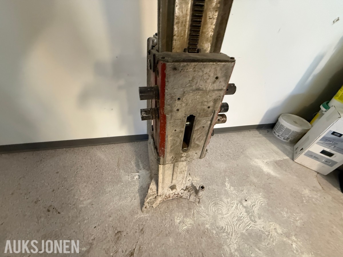 Borestativ for kjerneboring