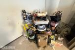 Parti med maling, byggkjemi og diverse utstyr
