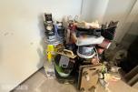Parti med maling, byggkjemi og diverse utstyr