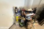 Parti med maling, byggkjemi og diverse utstyr