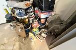 Parti med maling, byggkjemi og diverse utstyr