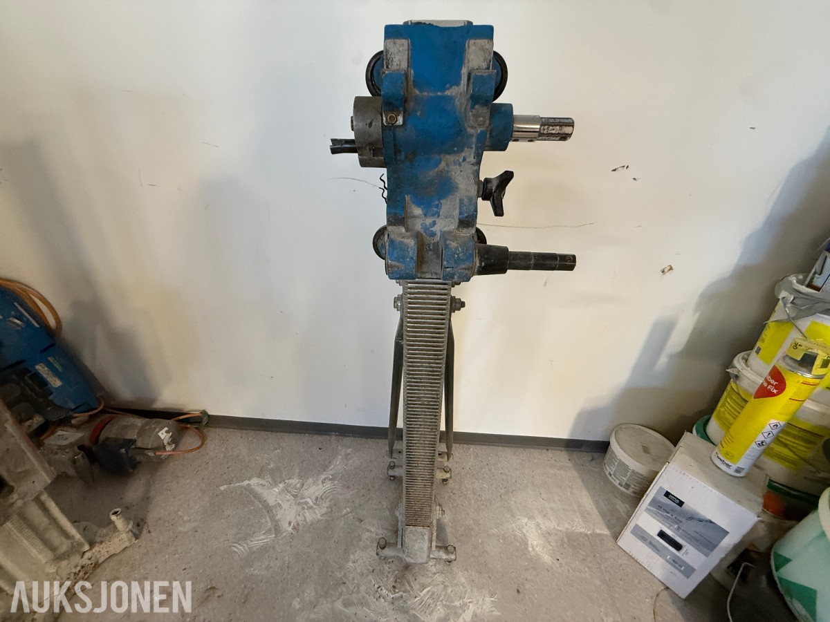 Borestativ for kjerneboring