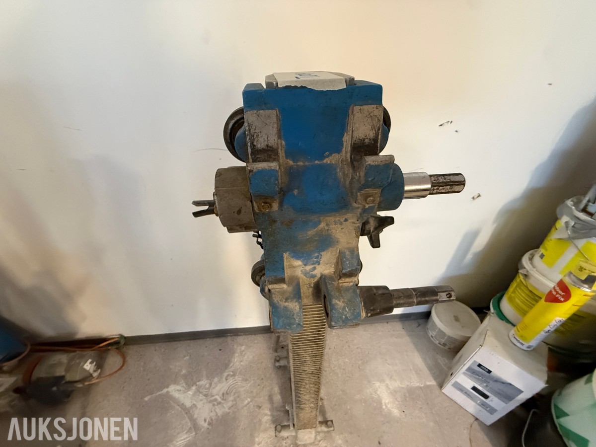 Borestativ for kjerneboring