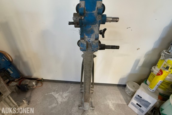 Borestativ for kjerneboring