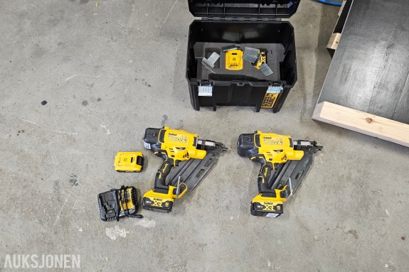 DeWalt 18V XR spikerpistoler - 2 stk børsteløse rammespikerpistoler - 33 grader - 3 batterier 5,0Ah og lader