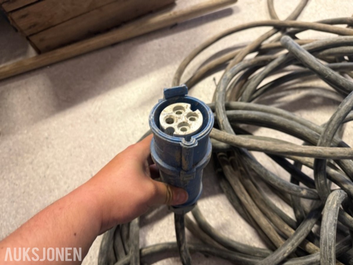 Byggestrømsentraler, skjøtekabler og industrikontakter