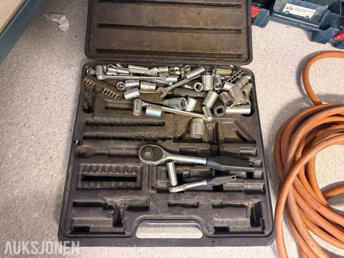 Verktøy og utstyr – Bosch, Bostitch, Black & Decker og Biltema