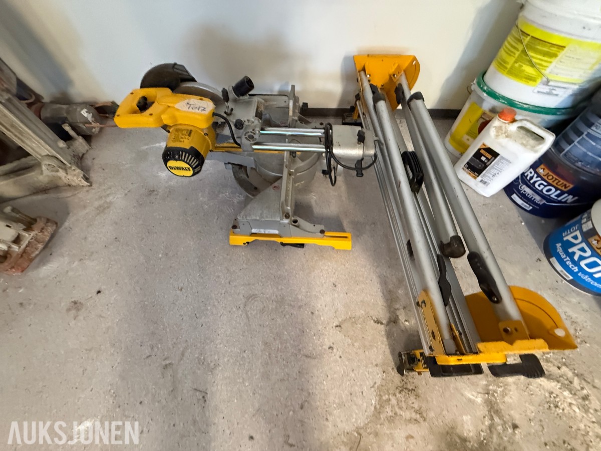 DeWalt kapp- og gjærsag med sagbord