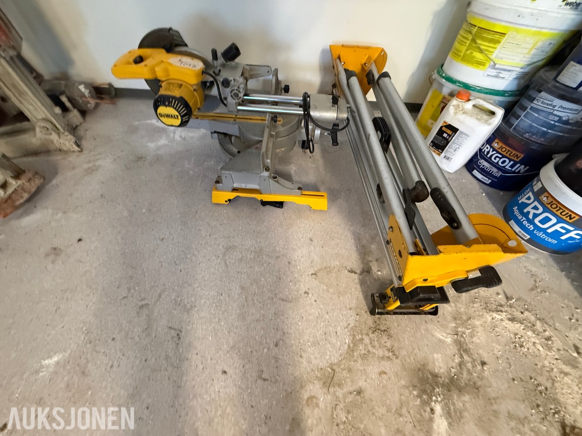 DeWalt kapp- og gjærsag med sagbord