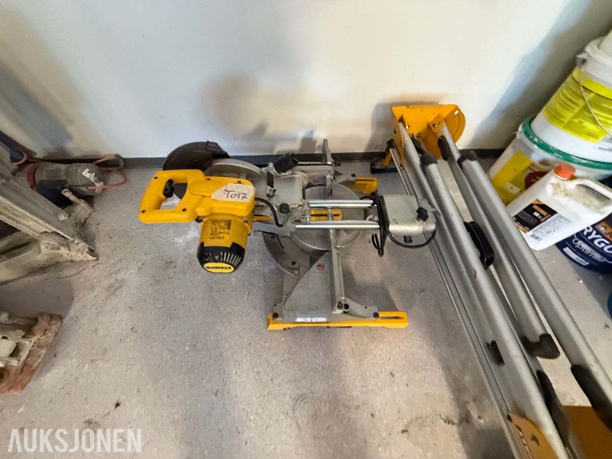 DeWalt kapp- og gjærsag med sagbord