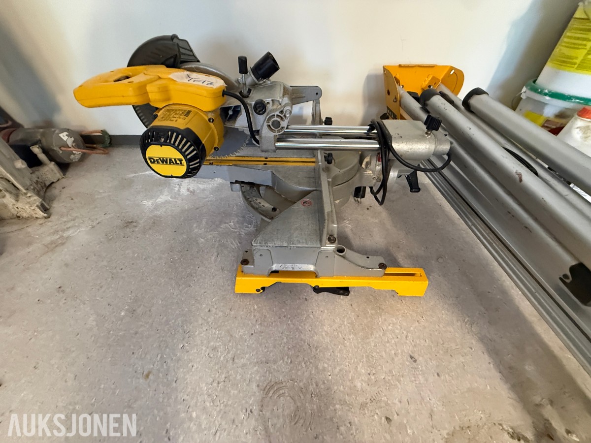 DeWalt kapp- og gjærsag med sagbord