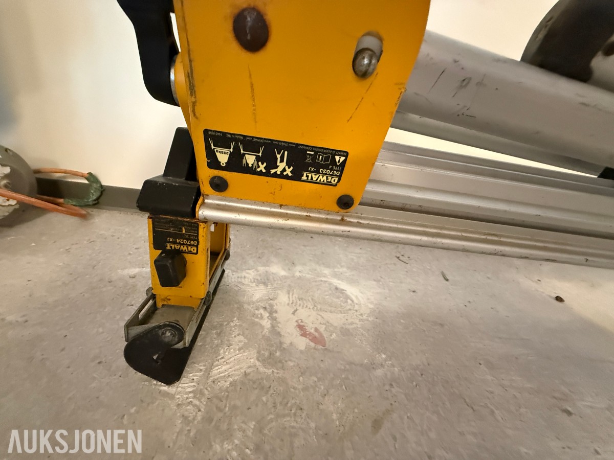 DeWalt kapp- og gjærsag med sagbord