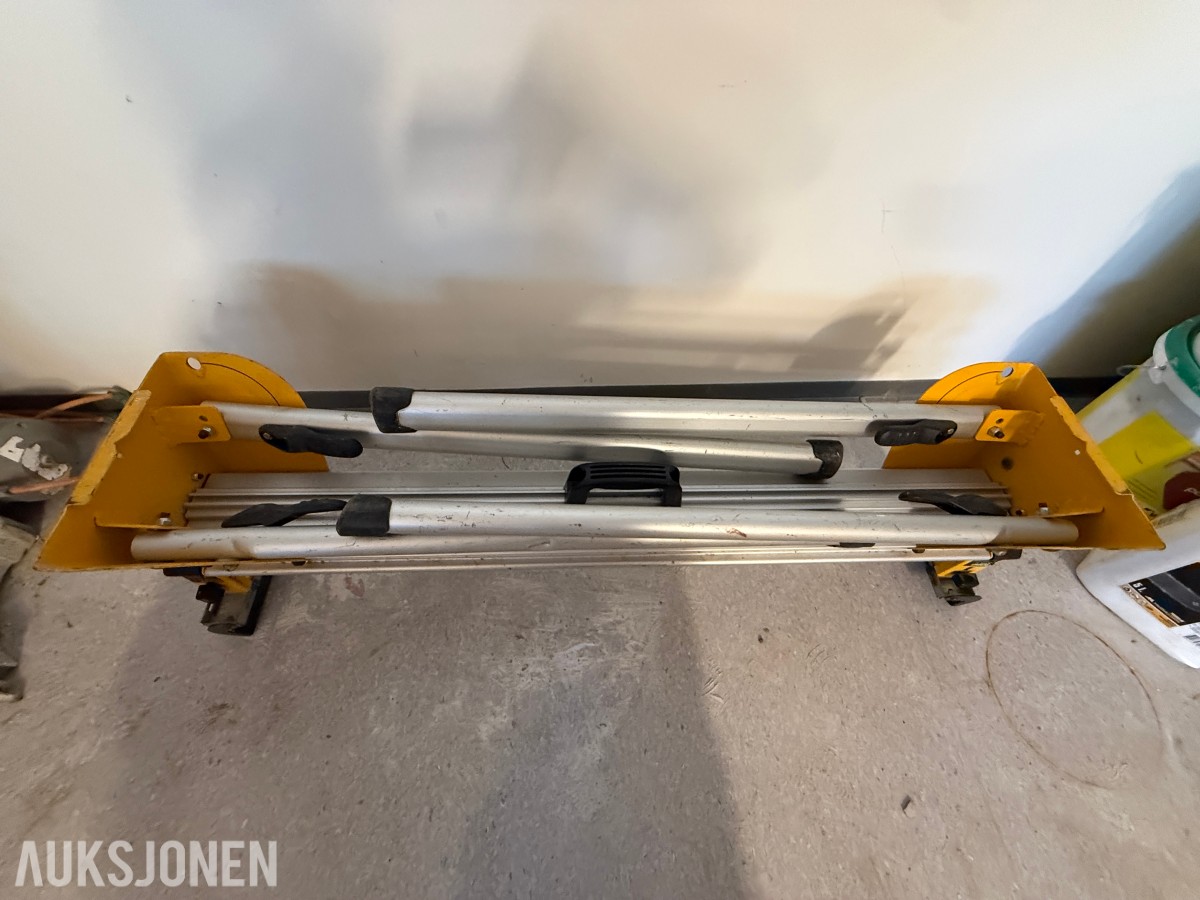 DeWalt kapp- og gjærsag med sagbord