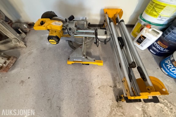 DeWalt kapp- og gjærsag med sagbord
