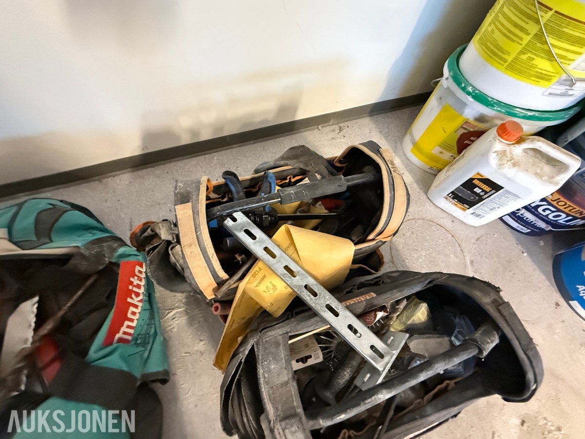 Parti håndverktøy og diverse utstyr