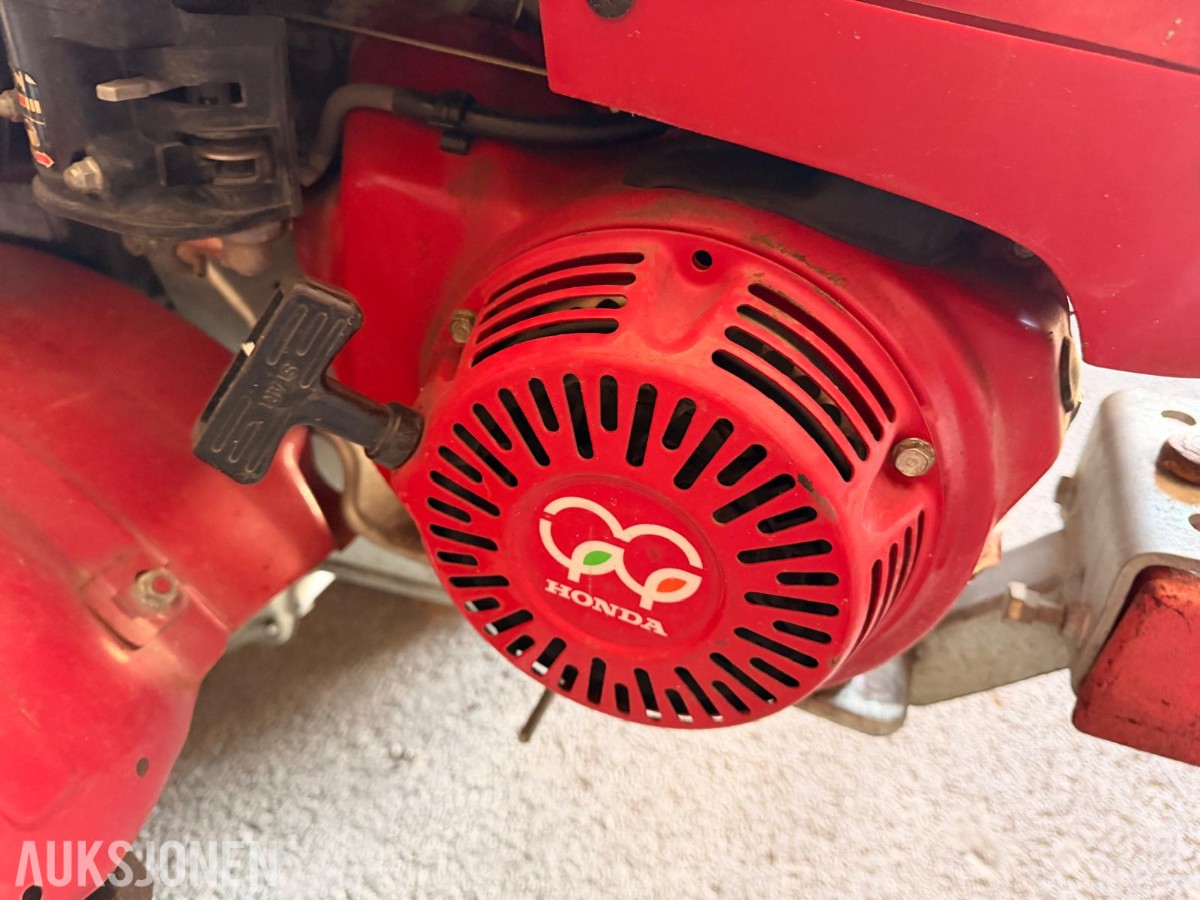 Tohjulstraktor med Honda-motor, Tielbürger F810 klipper og diverse deler