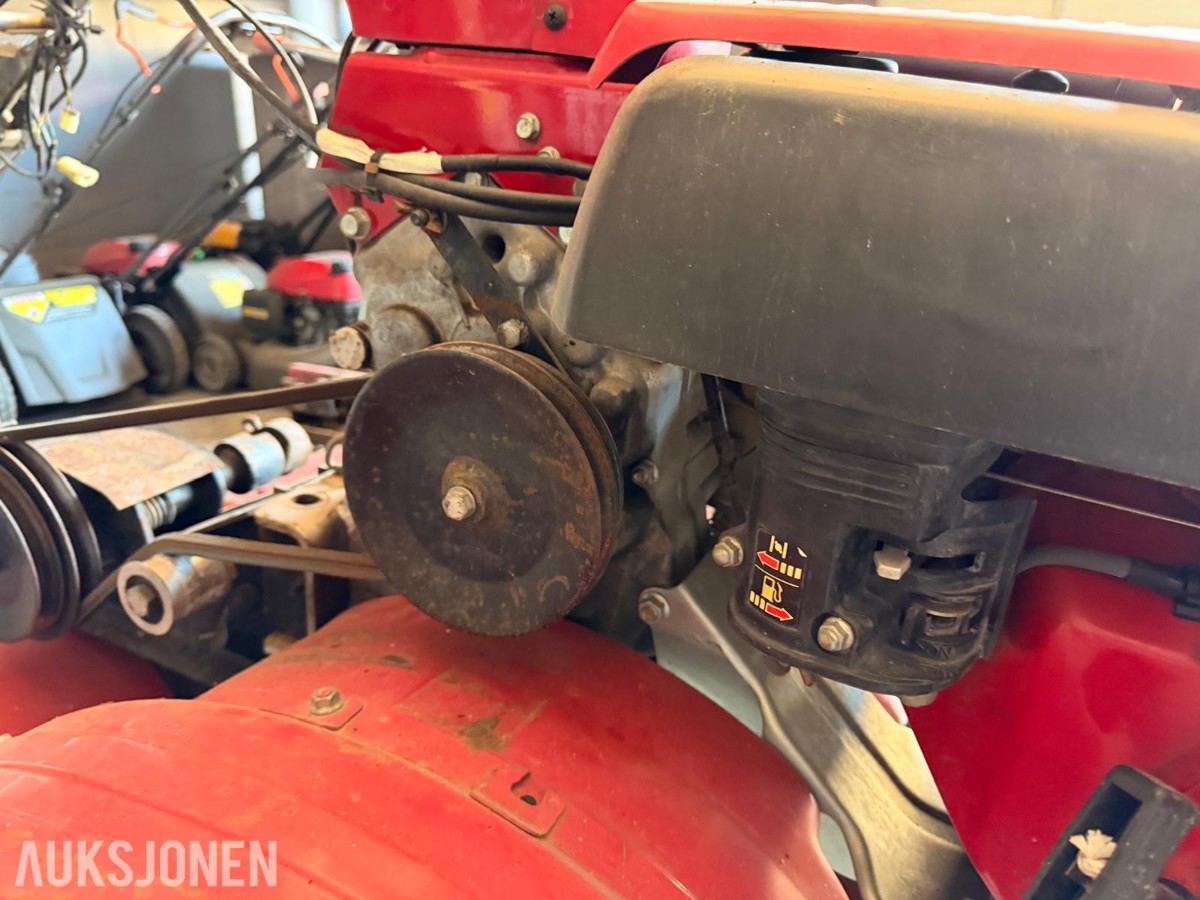 Tohjulstraktor med Honda-motor, Tielbürger F810 klipper og diverse deler