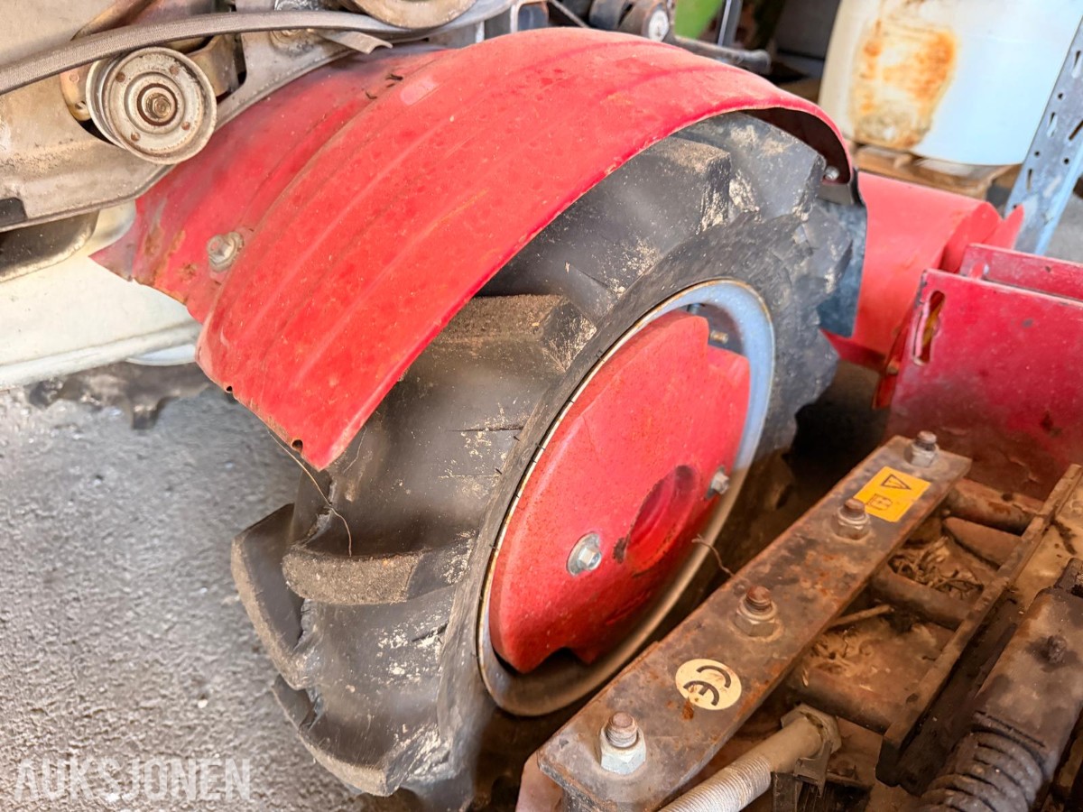 Tohjulstraktor med Honda-motor, Tielbürger F810 klipper og diverse deler