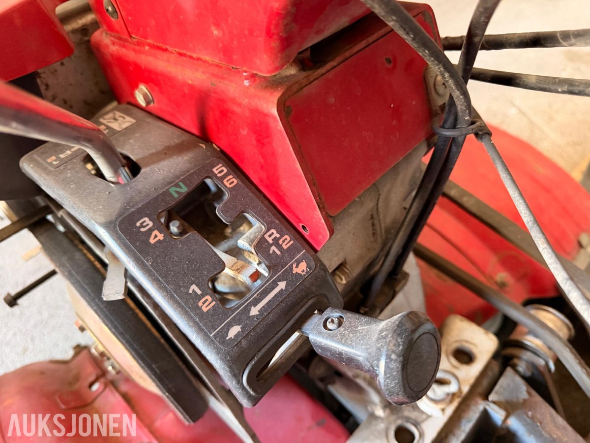 Tohjulstraktor med Honda-motor, Tielbürger F810 klipper og diverse deler