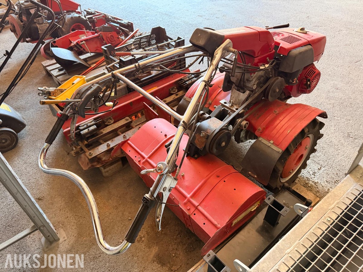 Tohjulstraktor med Honda-motor, Tielbürger F810 klipper og diverse deler