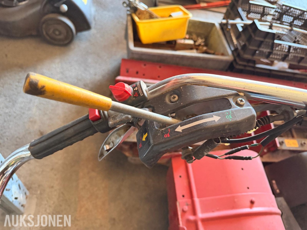 Tohjulstraktor med Honda-motor, Tielbürger F810 klipper og diverse deler