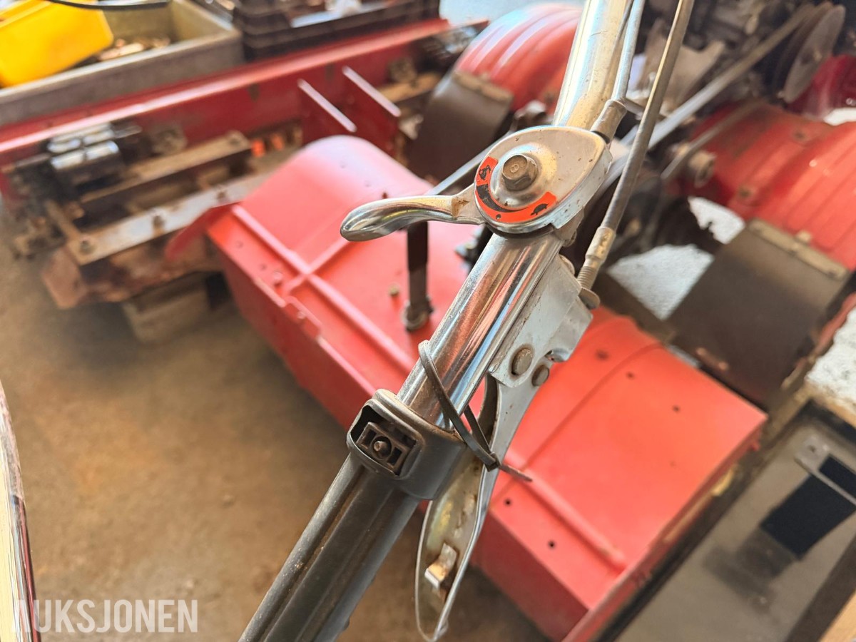 Tohjulstraktor med Honda-motor, Tielbürger F810 klipper og diverse deler