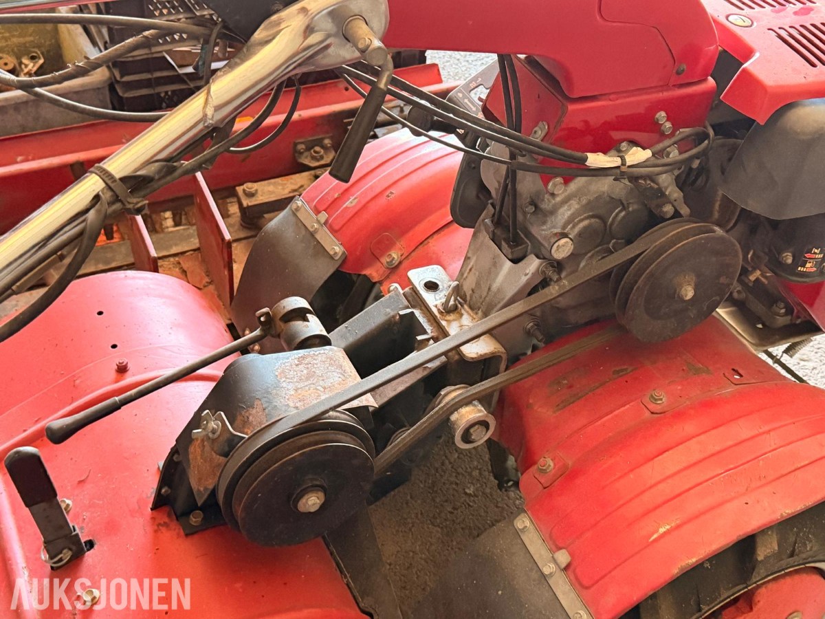 Tohjulstraktor med Honda-motor, Tielbürger F810 klipper og diverse deler