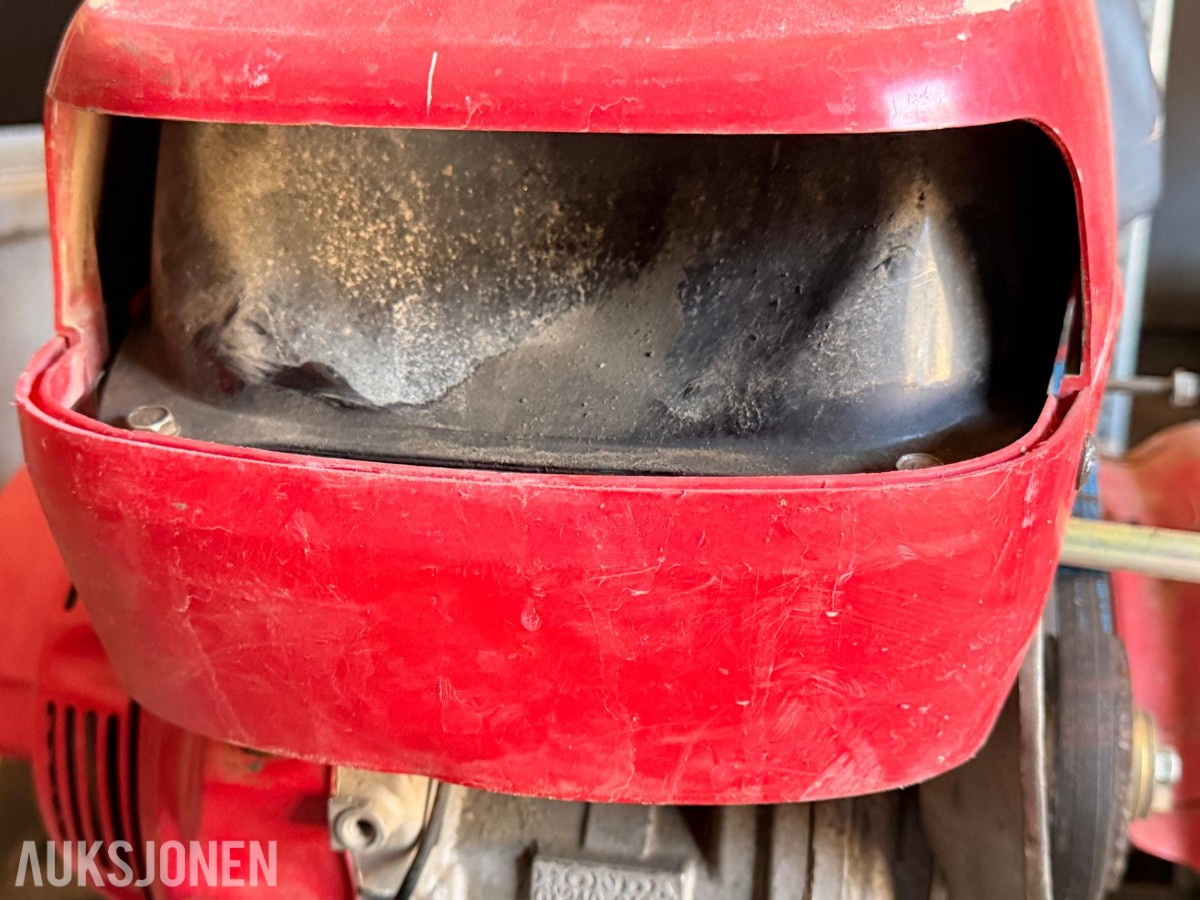Tohjulstraktor med Honda-motor, Tielbürger F810 klipper og diverse deler